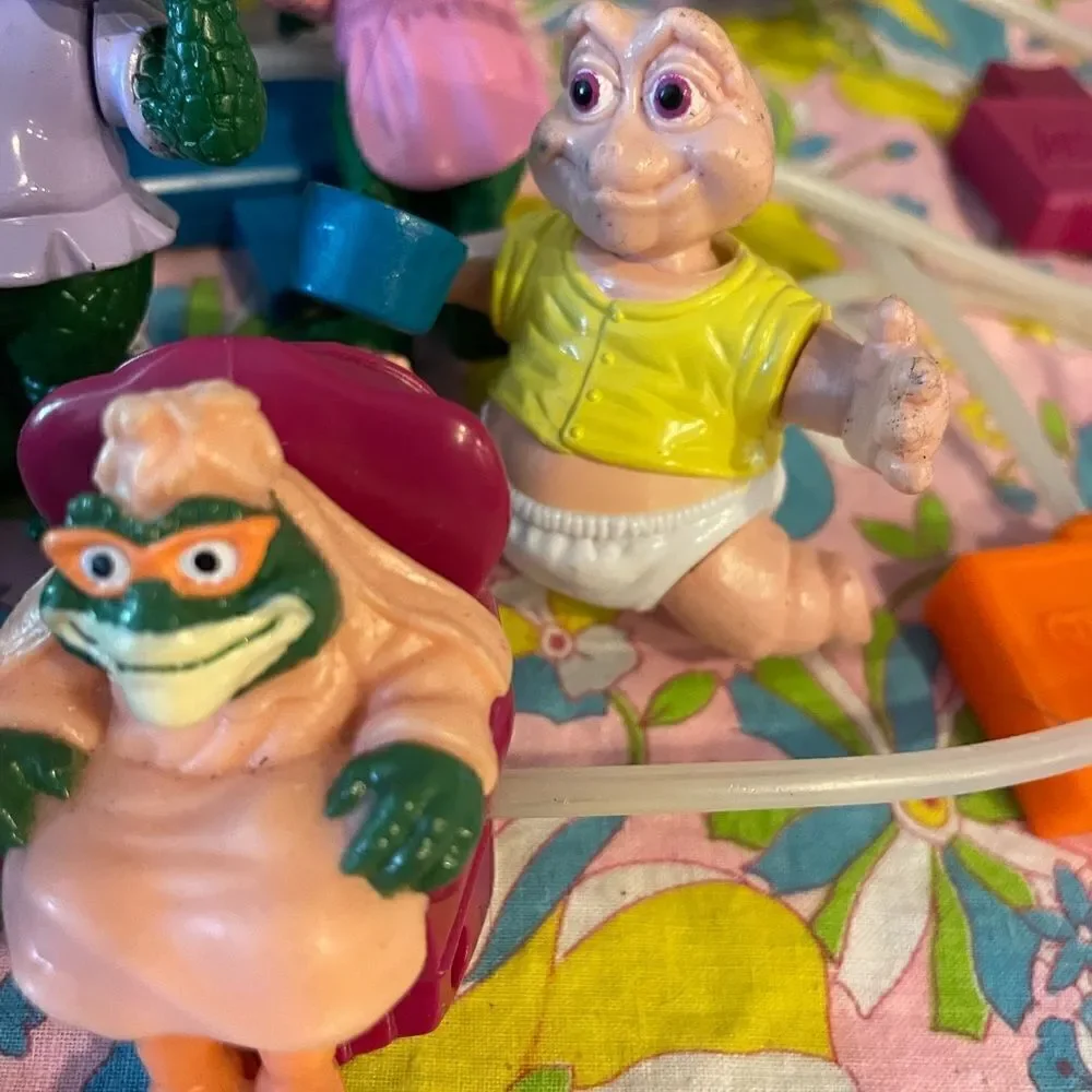Vintage Lot of 90’s Dinosaur Moveable Toys!